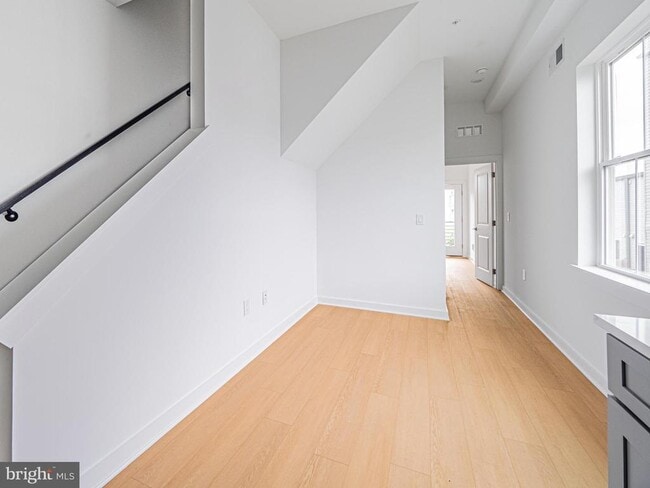 Photo - 2403 W Thompson St Unidad 8