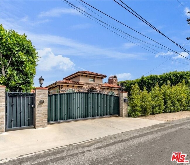 Photo - 5310 Leghorn Ave