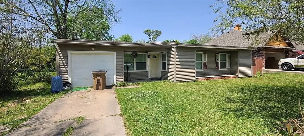 2421 Pecan St