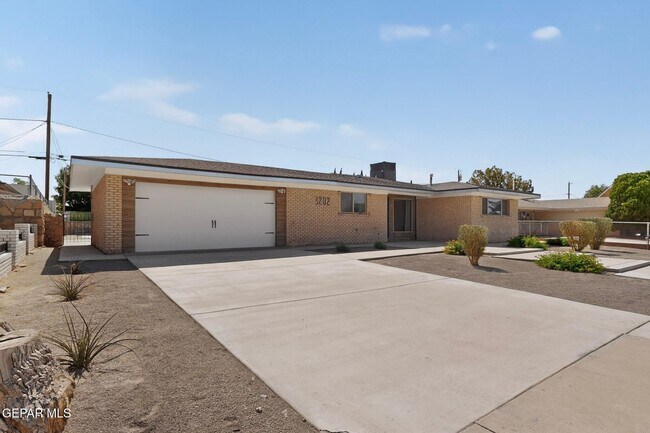 Photo - 3202 Killkenny St