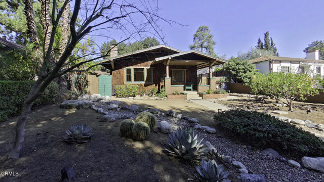 Building Photo - 1915 Las Lunas St