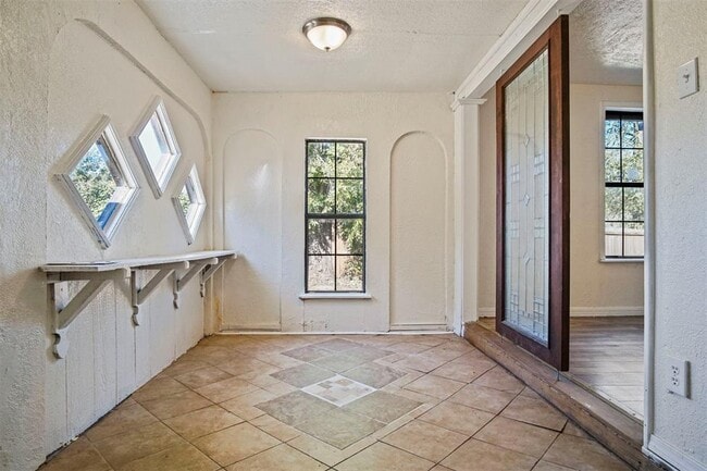 Photo - 2812 S Broadway Ave