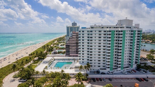 Building Photo - 5255 Collins Ave Unit 7B