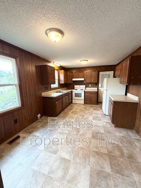 Photo - 605 S Oleander Ave