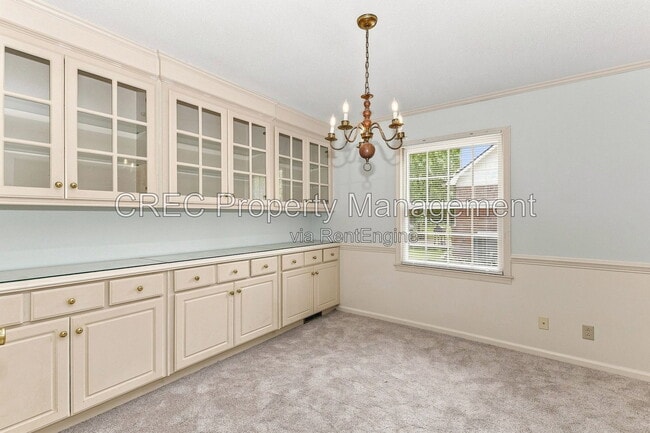 Photo - 321 Shaftesbury Ln