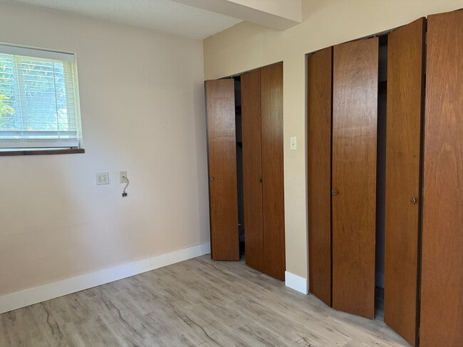 Photo - 11825-11891 91 Ave