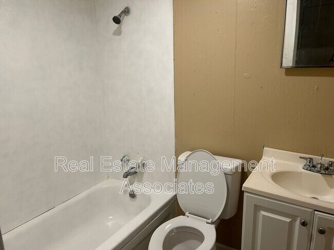 Photo - 840 Friedman St