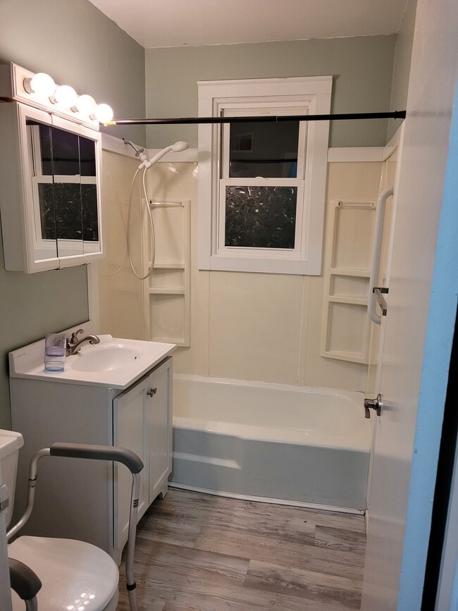 Photo - 209 W Green St