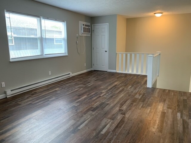 Photo - 218 Bridge St