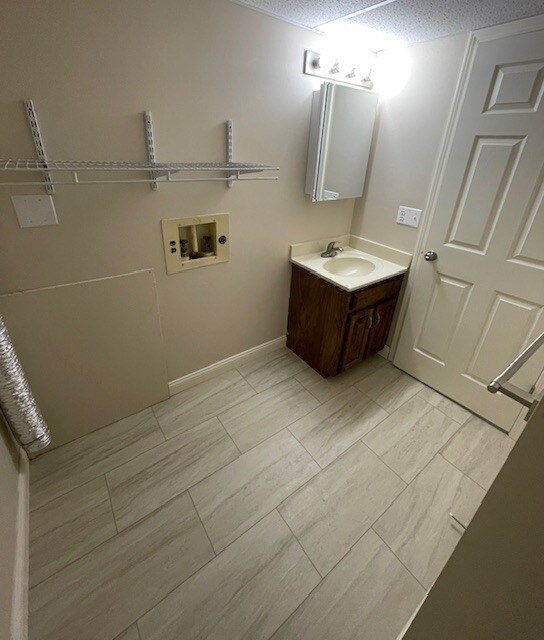 LAUNDRY/UTILITY
