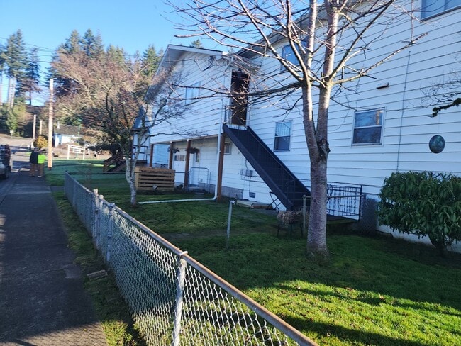 Access Stairs to Unit A & B - 180 2nd St Unit B