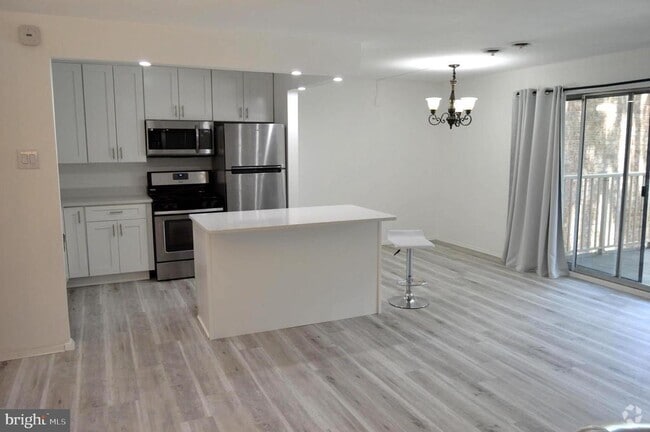 Building Photo - 2636 Fort Farnsworth Rd Unit 126 Rental