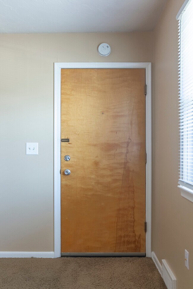 Photo - Square 131 - 8 Plex