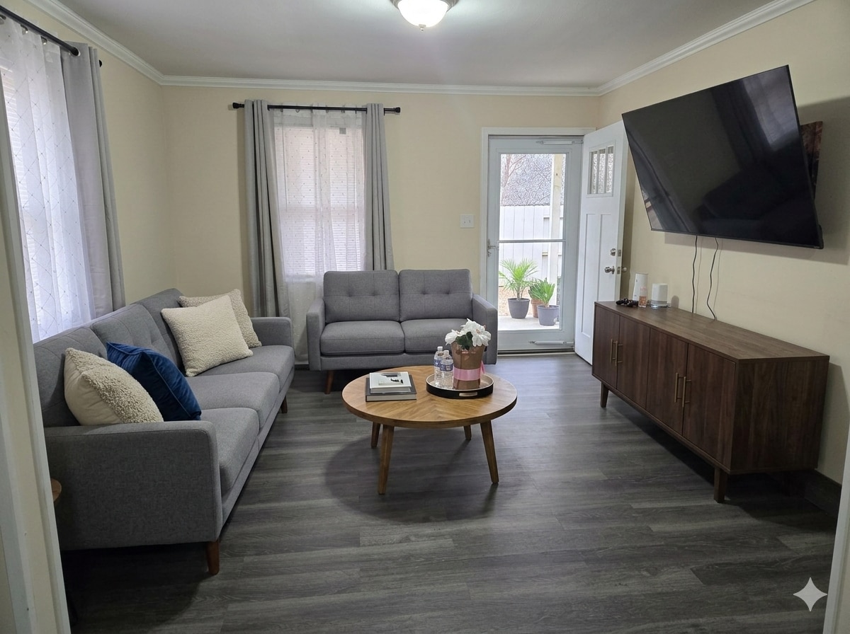 Photo - 1711 Younger Ave