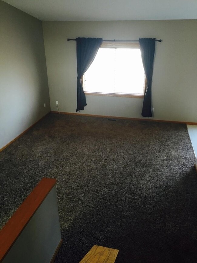 Photo - Very Spacious Townhome *3Bed*2Bath *Walkout *Open Floorplan*Available April 1st