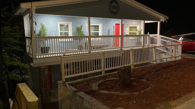 Photo - 1087 Windsor St SW