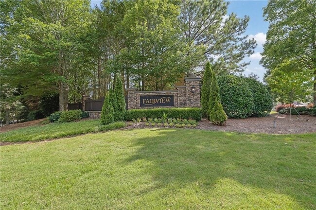 Photo - 2945 Links View Way