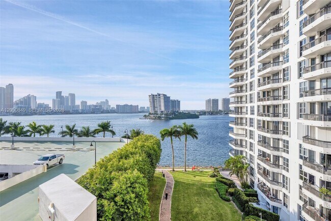 3530 Mystic Pointe Dr Unit 710