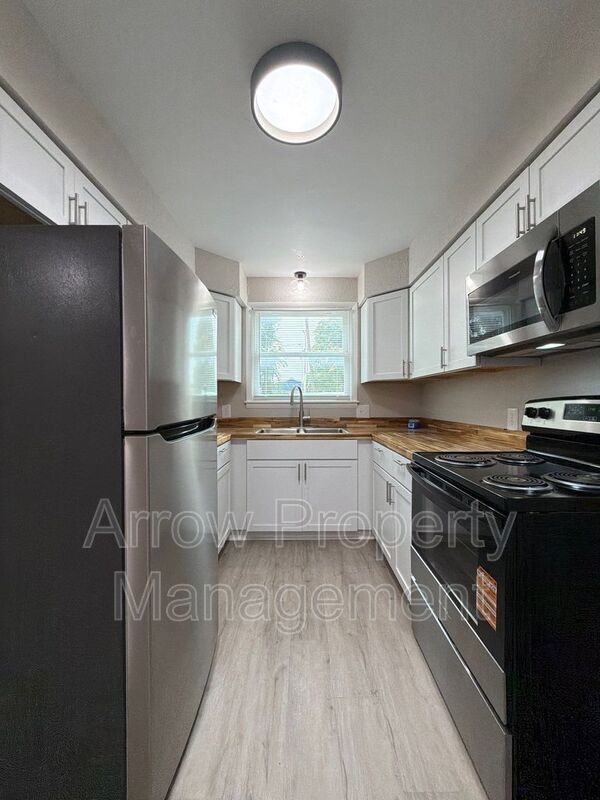 Building Photo - 704 N 26th St Unit 1