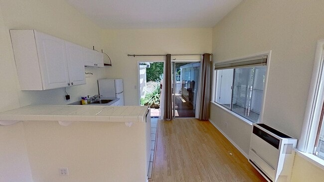 2124 Bath St Unit Back