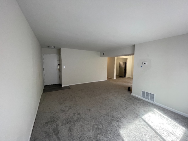 Photo - 8263 Russell Rd