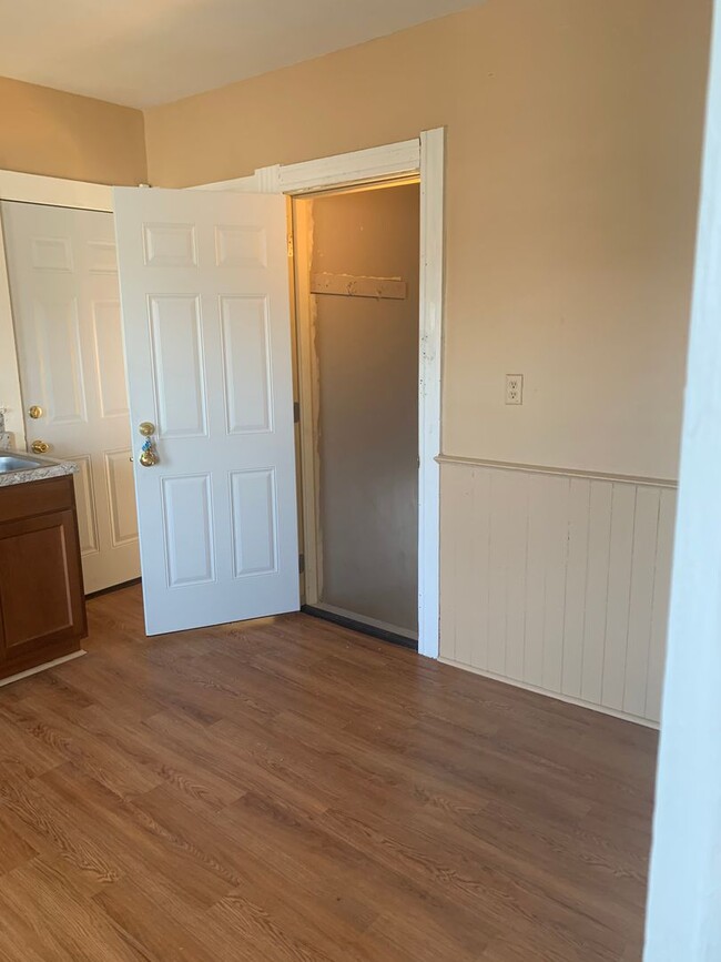 NE821 - NE821 Apartment Unit UPPER