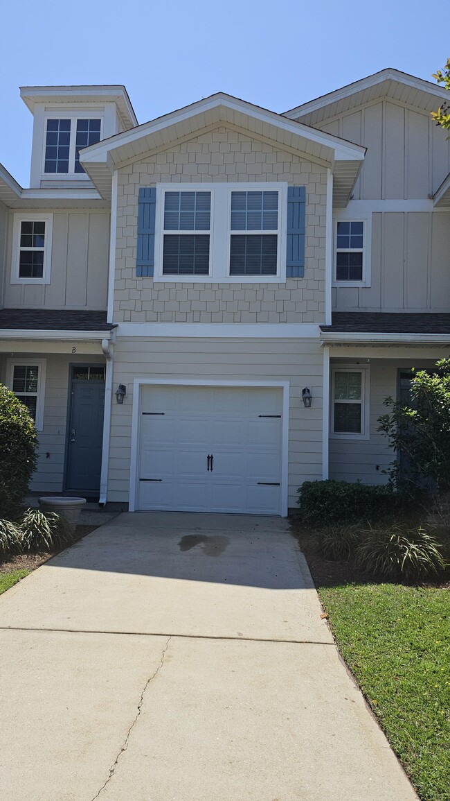Building Photo - 20 E Shady Oaks Ln Rental