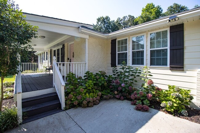 Photo - 4112 Spring Hill Road
