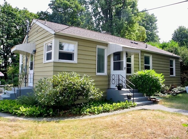 Building Photo - Queen Anne Home