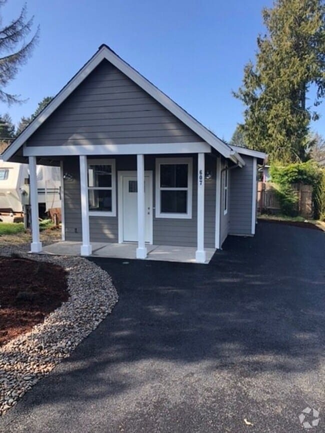 Building Photo - Pet Friendly Single Family Cottage Rental