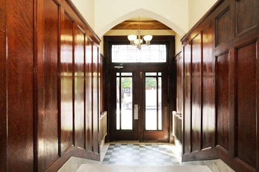 Entraceway - 447 Somerset