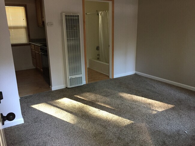 Photo - 2565 Pinter Ave Unit 2 (Rear, Studio/1ba)