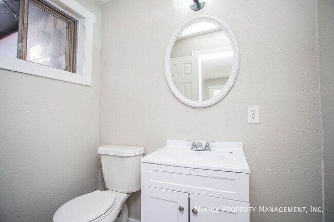 Photo - 2725 63rd St