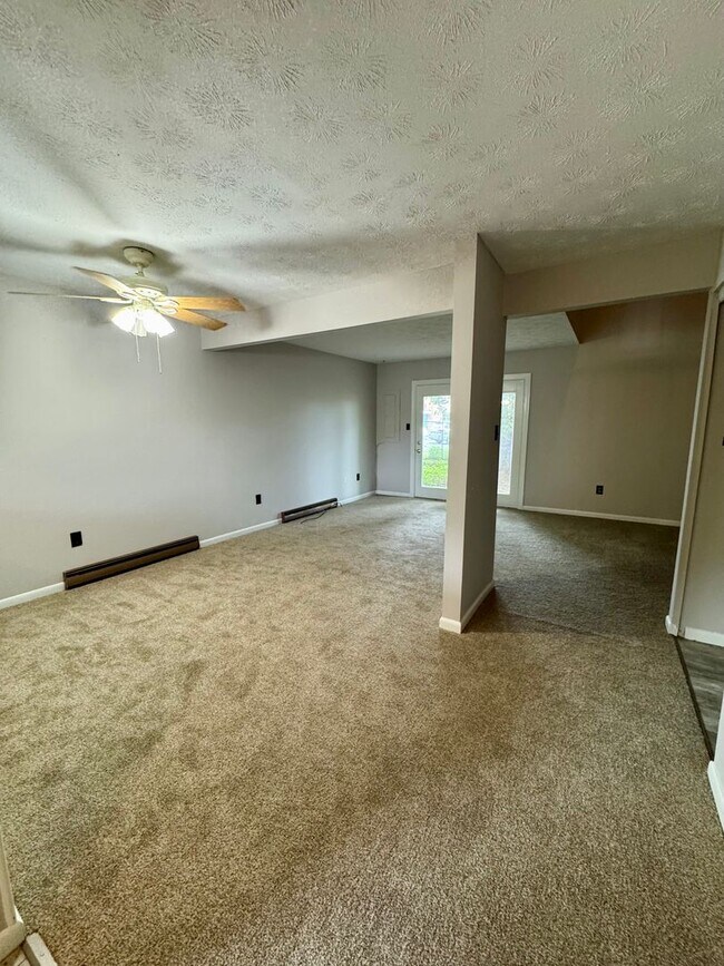 Photo - Townhouse for Rent in Broadway