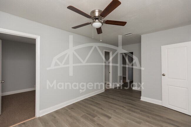 Photo - 5736 Teeler Ave