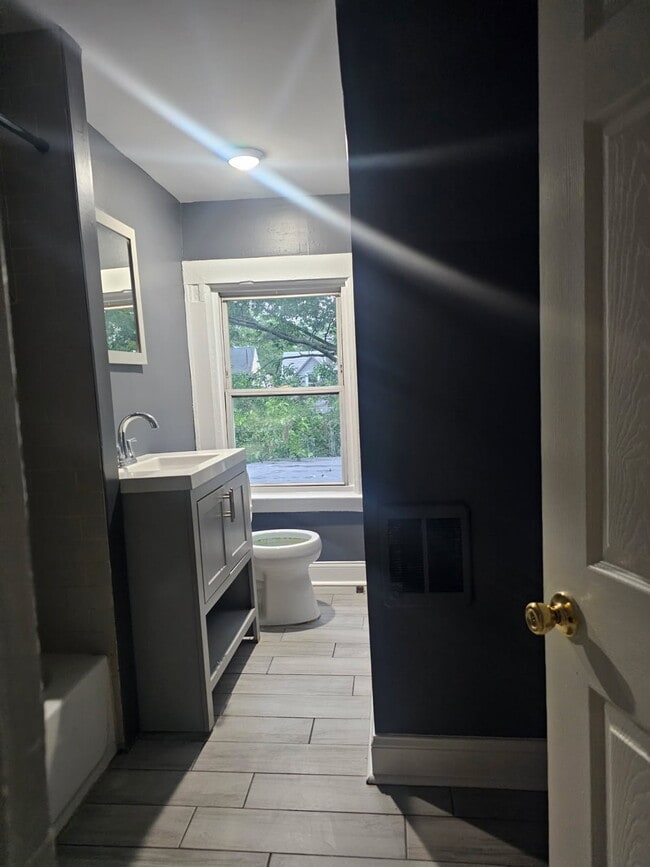 Building Photo - 24 N 18th St Unit #3 Rental