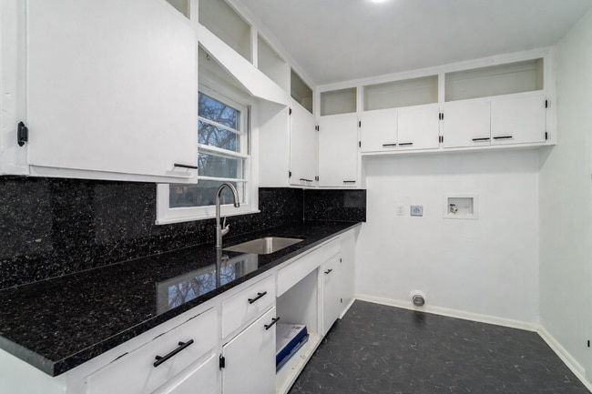 Photo - 1036 East 61st St N