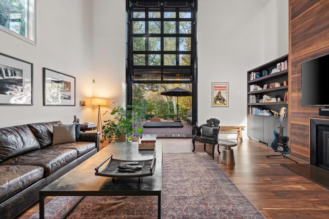 Photo - 650 Wallace St