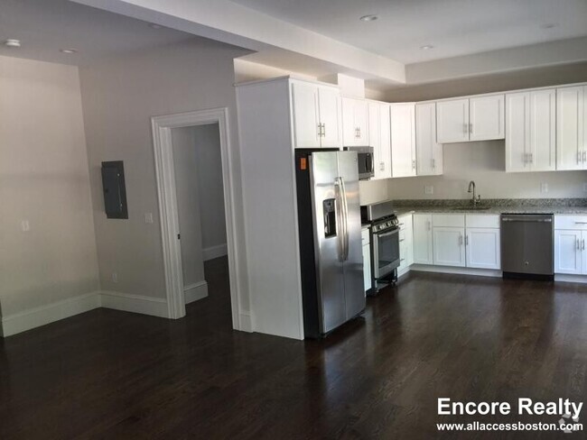 Building Photo - 2044 Beacon St Unit 2 Rental