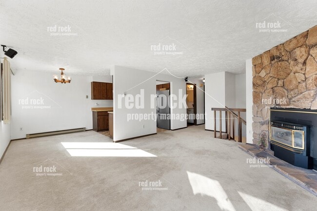 Photo - 820 S Liberty Dr