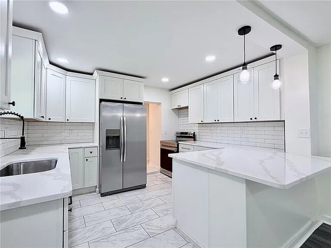 Photo - 415 Hyde Park Dr