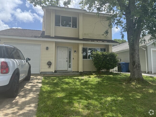 Building Photo - 1372 Riverside Dr Rental