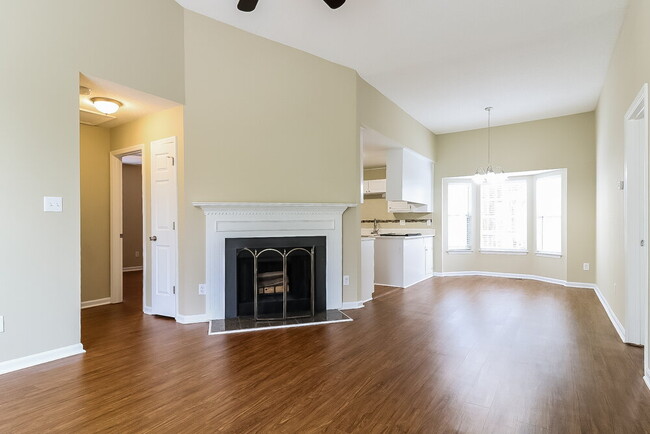 Photo - 504 Heathwick Dr