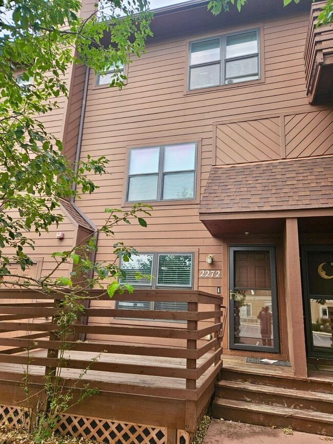 Building Photo - Great 2 bedroom condo in Old Colorado City!