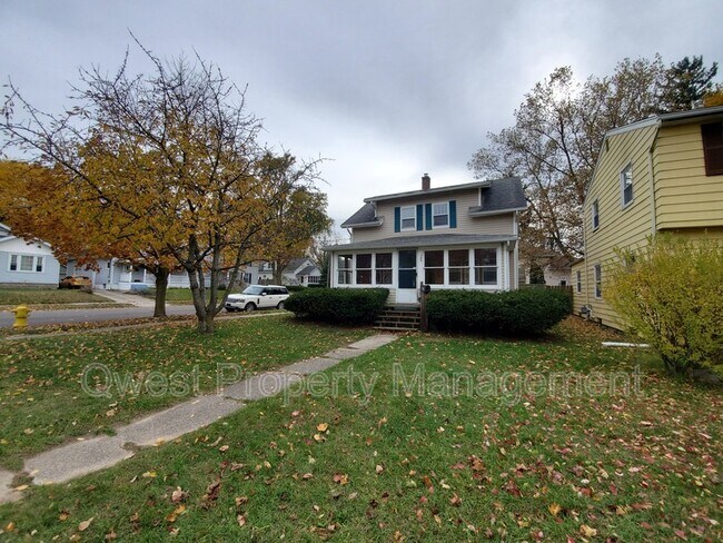 Building Photo - 784 Eleanor St NE