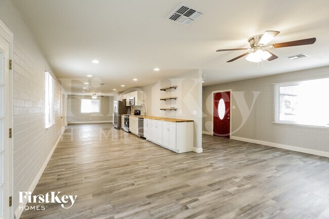 Photo - 5361 N 61st Dr