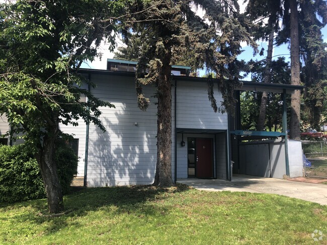 Building Photo - 1007 NW Bryant St Rental