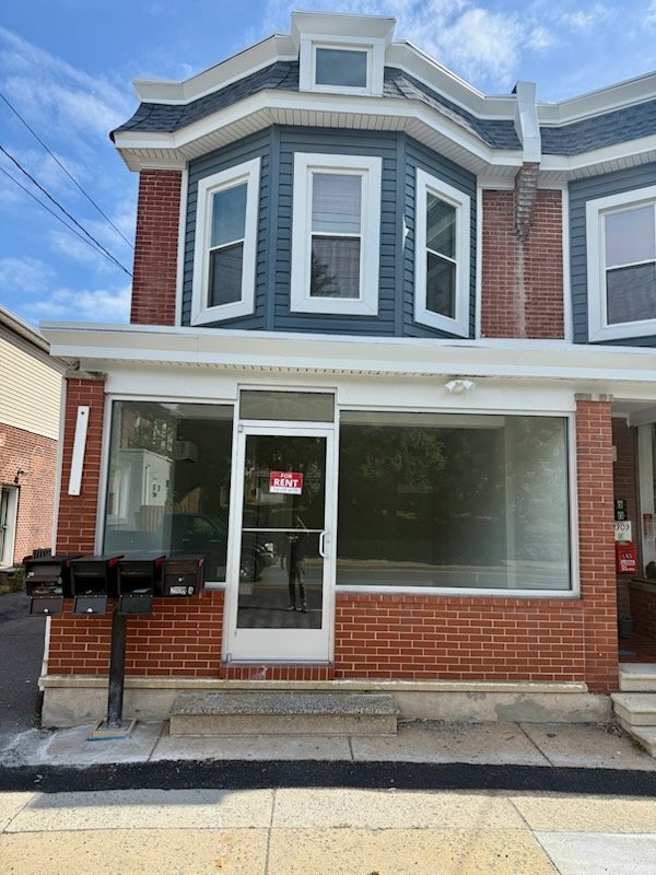 Building Photo - 2911 Lancaster Ave
