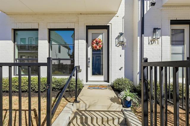 Photo - 129 Gdn Ct E