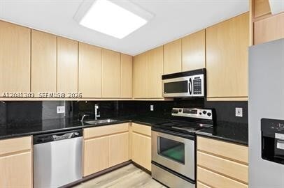 Building Photo - 2500 Parkview Dr Unit 1216